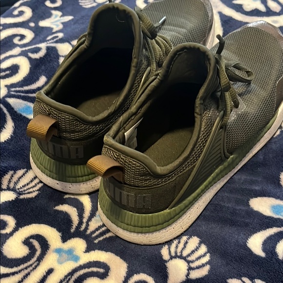 Puma Women’s Green Athletic Shoes - Picture 2 of 3